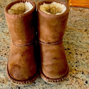 Toddlers size 7 Uggs in great condition